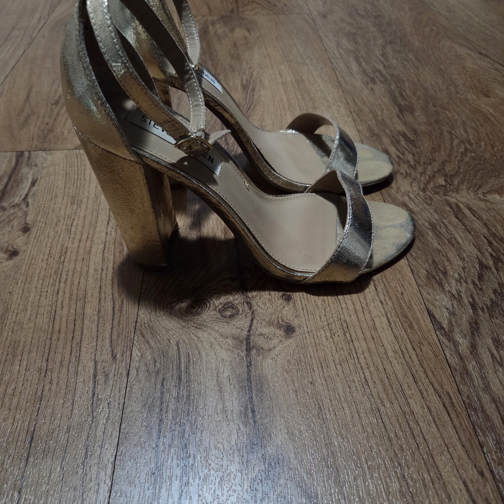 Steve Madden Gold Ankle Strap Heels – Women’s Size 8